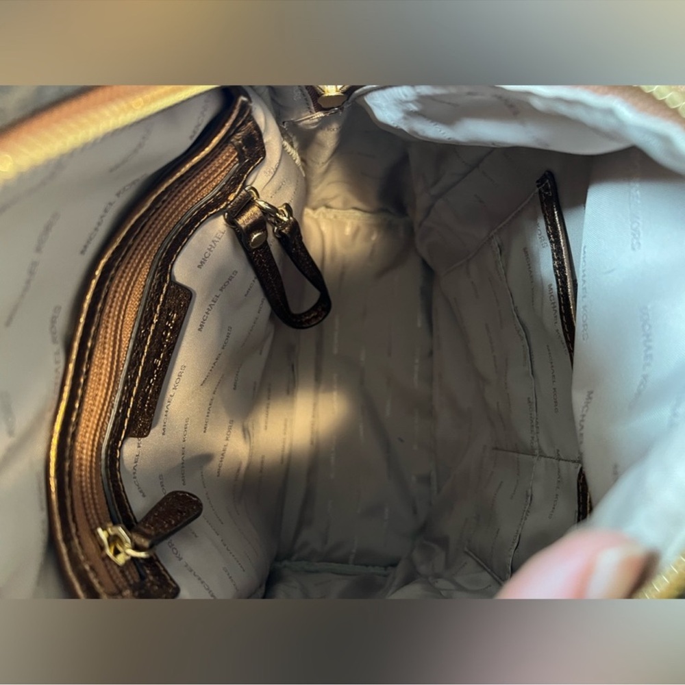 Michael Kors Rare Logo Bronze Addition
Backpack Medium - Picture 3 of 5